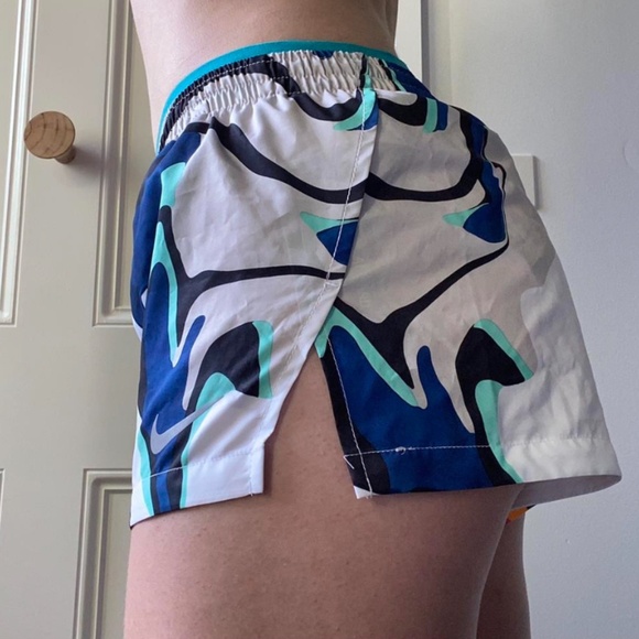 NIKE RUNNING SHORTS Women's Elevate 3.5” - Picture 3 of 3